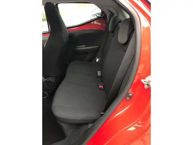 Toyota Aygo 1.0 VVT-i x-fun 2017 Benzine 12