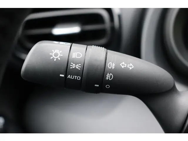 Toyota Yaris 1.5 Hybrid Dynamic 2023 Hybride Benzine 17