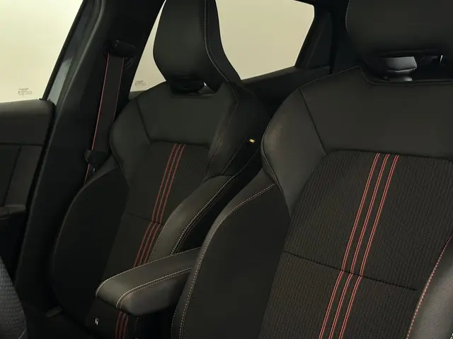 Renault Clio 1.3 TCe 130 EDC R.S. Line 2021 Benzine 27