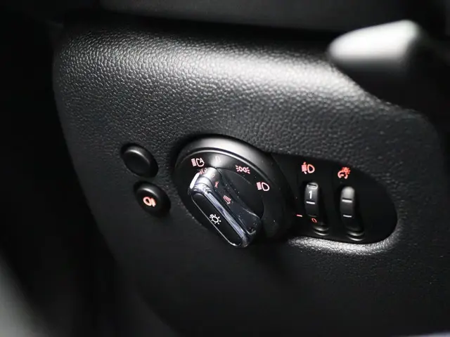 MINI 3-Deurs Cooper 2023 Benzine 22