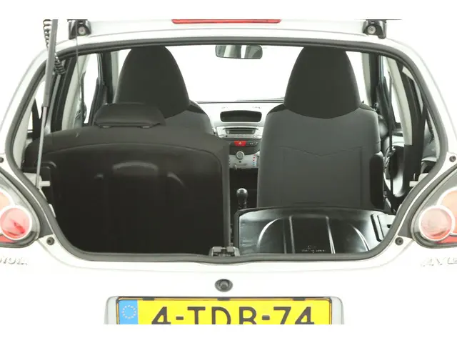 Toyota Aygo 1.0 VVT-i Now 2014 Benzine 24