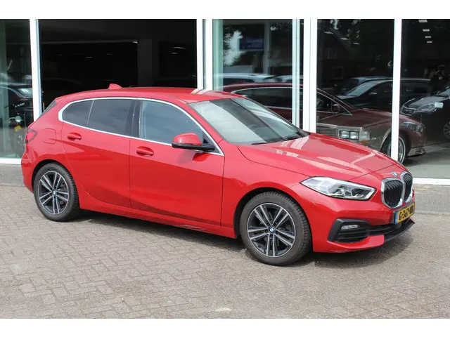 BMW 1 Serie 118i//Navi//Carplay//Trekhaak!! 2019 Benzine 2