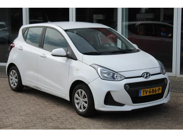Hyundai i10 1.0i Comfort//5Drs//Navi!! 2018 Benzine 2