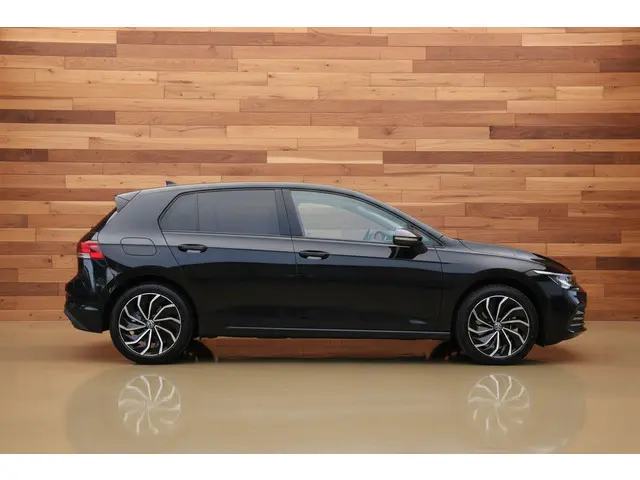 Volkswagen Golf 1.0 TSI Life 2023 Benzine 6