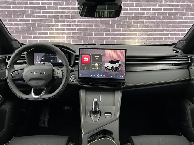 Lynk & Co 01 More 2025 Hybride Benzine 18