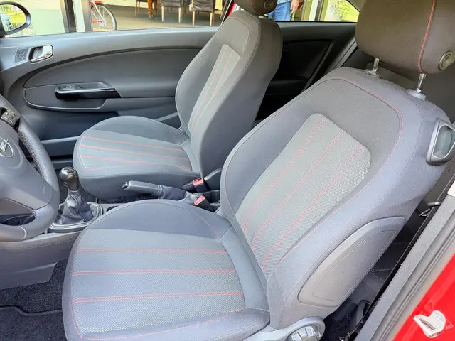 Opel Corsa 1.4-16V COLOR OPC LINE 2013 Benzine 5