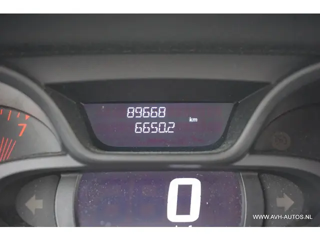 Renault Captur 0.9 TCe Authentique 2017 Benzine 13