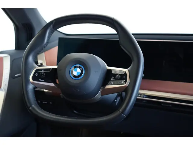 BMW iX xDrive40 High Executive 77 kWh 2022 Elektrisch 11
