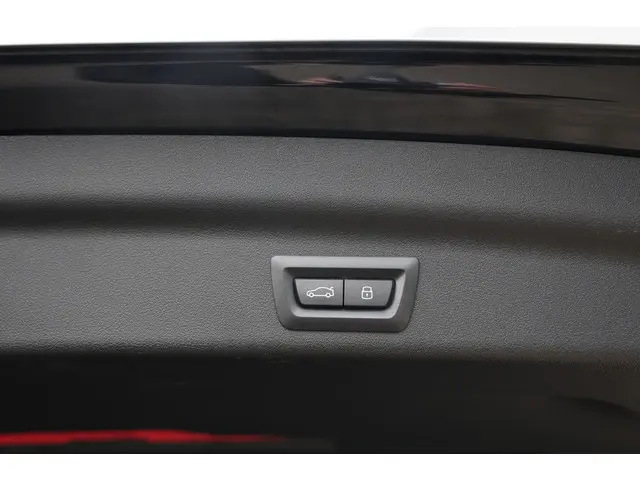 BMW X1 sDrive20i 170pk M-Sport Black Ed. 2023 Benzine 61