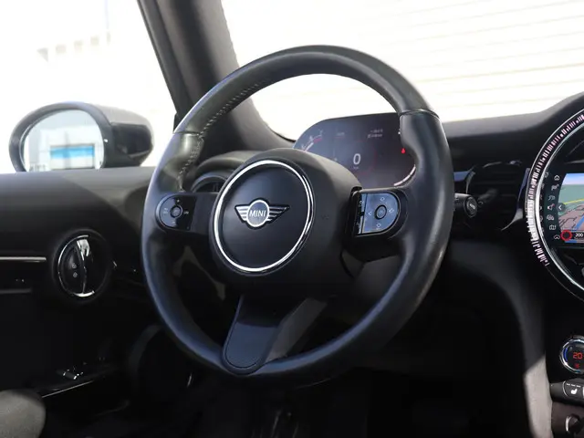 MINI 3-Deurs Cooper 2022 Benzine 31