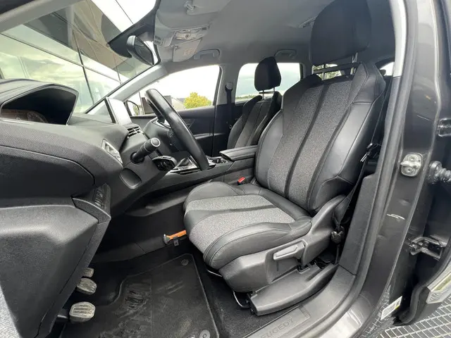 Peugeot 5008 1.2 PureTech Blue Lease Premium 2019 Benzine 7