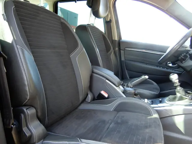 Renault Scénic Xmod 1.2 TCe Bose 2014 Benzine 12