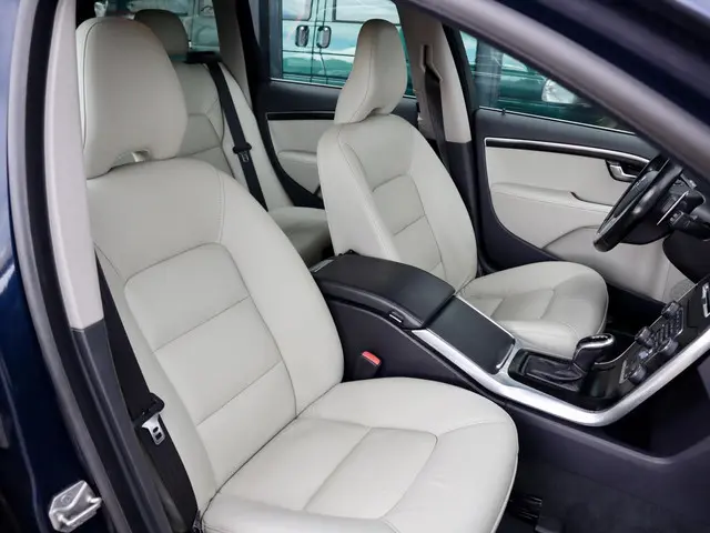 Volvo V70 D2 Nordic+ Automaat, excl BPM 2014 Diesel 17