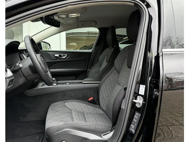Volvo V60 2.0 B3 Core 2022 Benzine 4