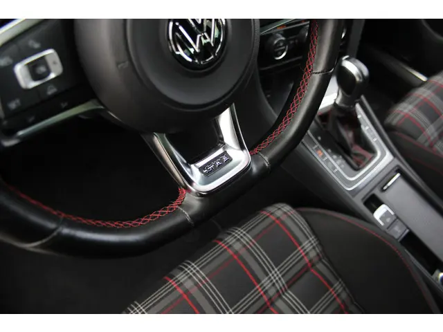 Volkswagen Golf 2.0 TSI GTI 2015 Benzine 35