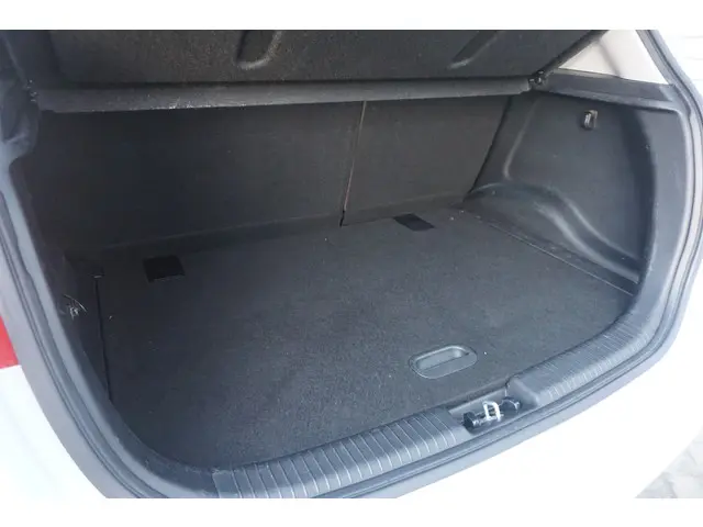 Kia Venga 1.4 CVVT Vibe 2014 Benzine 25