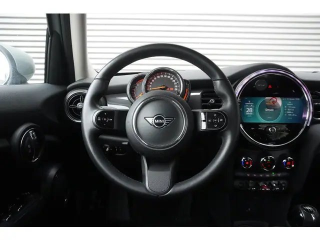 MINI 5-Deurs One 2022 Benzine 7