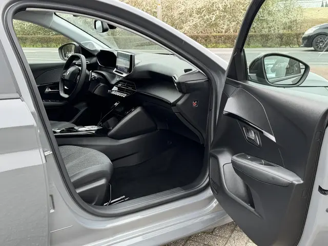 Peugeot 208 1.2 PureTech Allure Pack 2024 Benzine 18