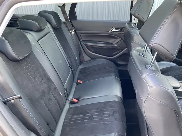 Peugeot 308 SW 1.2 e-THP Première 2014 Benzine 17