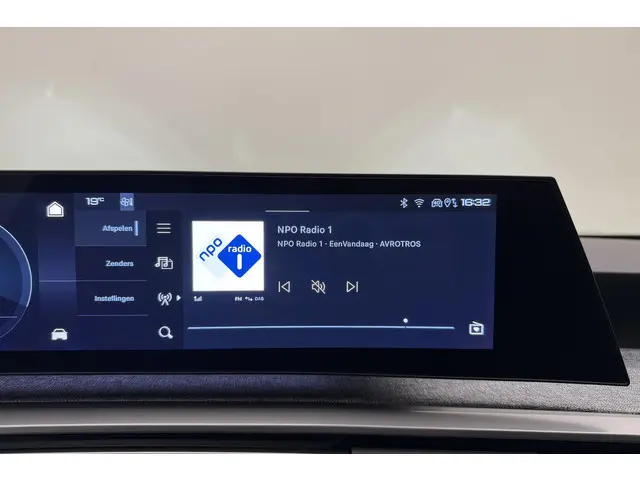 Peugeot e-3008 Allure 73 kWh 2024 Elektrisch 25