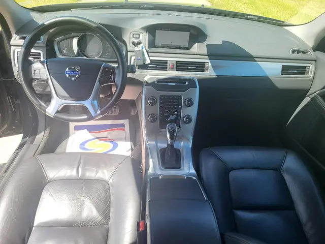 Volvo V70 1.6 T4 Nordic+ navi trekhaak 17"LMV 2014 Benzine 36