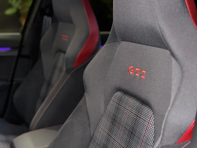 Volkswagen Golf 2.0 TSI GTI|PANO|BOMVOL 2022 Benzine 26