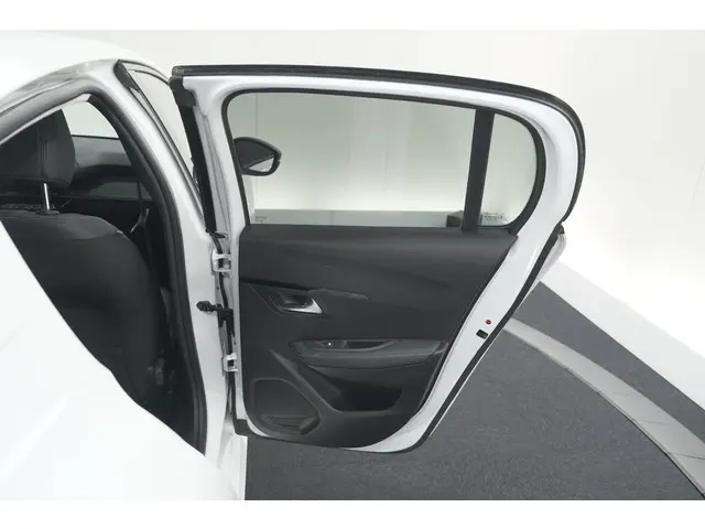 Peugeot 208 PureTech 100 Allure 2022 Benzine 56