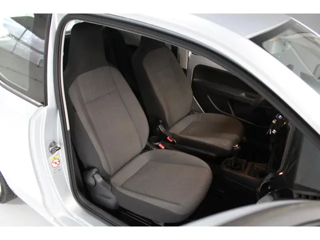 Volkswagen up! 1.0 move up! BlueMotion 2013 Benzine 8