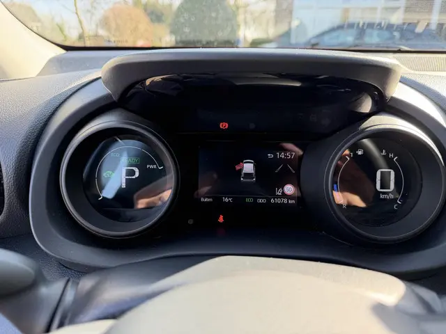 Toyota Yaris 1.5 Hybrid Dynamic 2020 Hybride Benzine 8