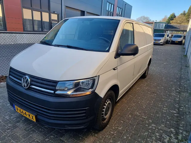 Volkswagen Transporter 2.0 TDI L2H1 2018 Diesel