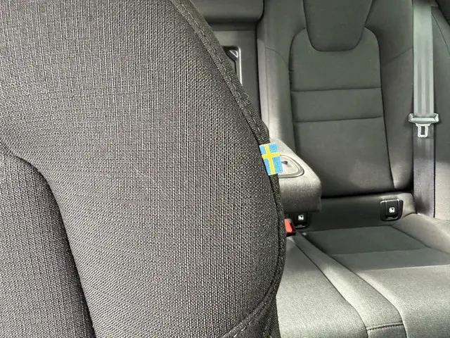 Volvo V60 2.0 B4 Momentum Bus. 2022 Benzine 36