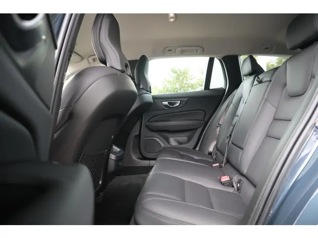 Volvo V60 2.0 B3 Plus Dark 2024 Benzine 11