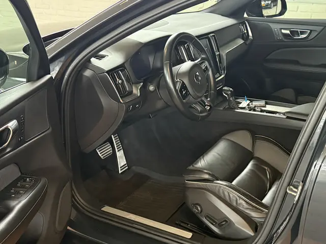 Volvo V60 2.0 T5 R-Design 2018 Benzine 6