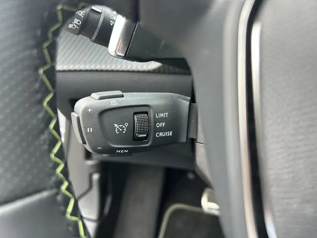 Peugeot 2008 1.2 Hybrid 145 GT 2025 Hybride Benzine 22