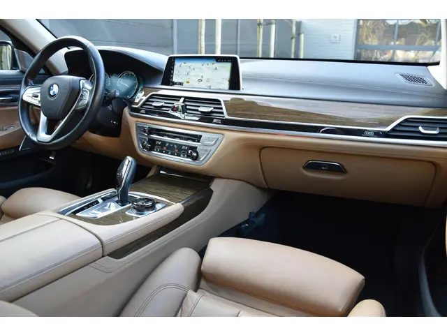 BMW 7 Serie 740Li High Executive 2015 Benzine 9