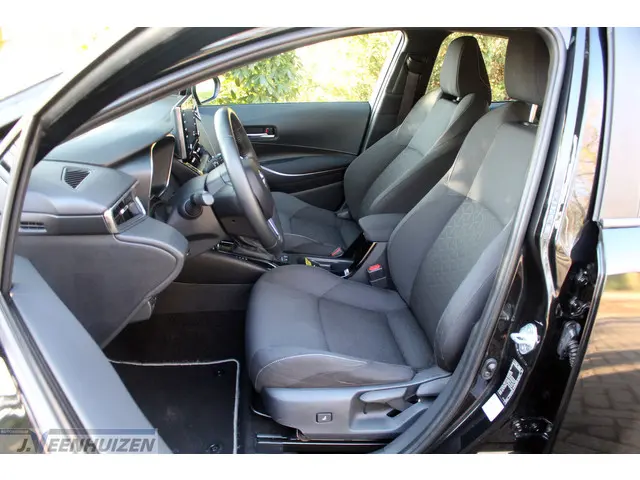 Toyota Corolla 1.8 Hybrid Business 2020 Hybride Benzine 4