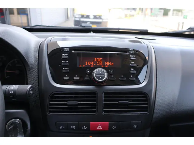 Opel Combo 1.6 CDTi L2H1 Edition 2019 Diesel 14