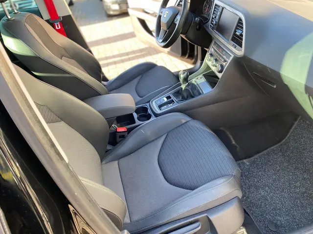 SEAT Leon FR Pano Leder Akrapovic Dynaudio 2018 Benzine 20