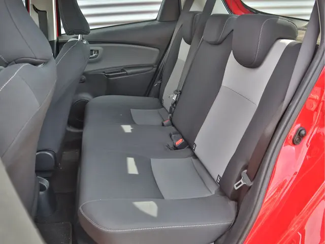 Toyota Yaris 1.5 Hybrid Energy 2018 Hybride Benzine 16