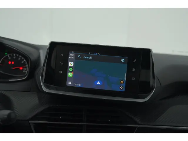 Peugeot 2008 PureTech 130 EAT8 Allure 2023 Benzine 52