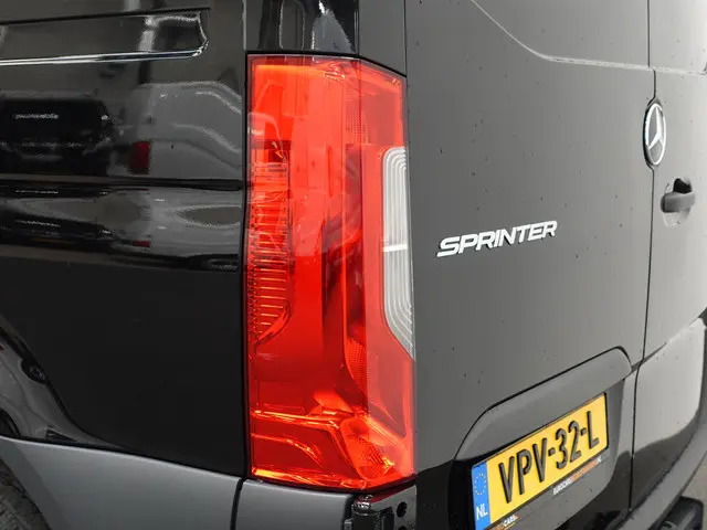 Mercedes-Benz Sprinter L2H2 2022 Diesel 10