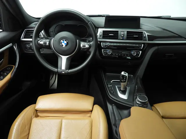 BMW 3 Serie Touring 320i 2019 Benzine 7