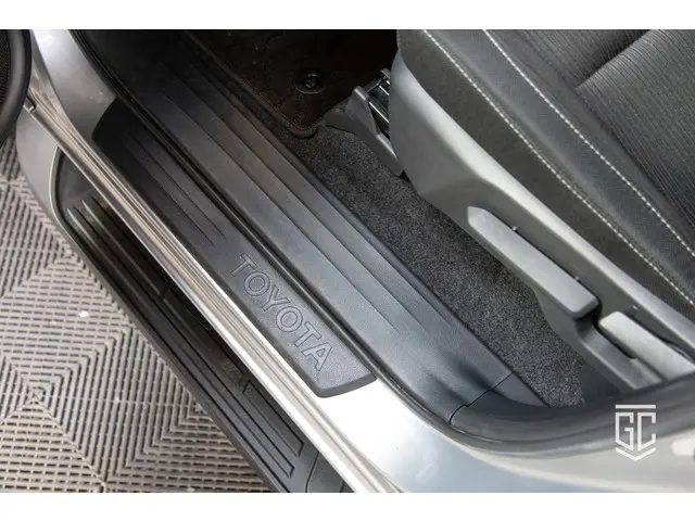 Toyota Hilux 4.0 Double Cab Adventure 2024 Benzine 16