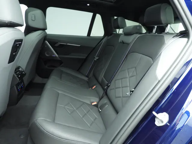 BMW 5 Serie Touring 550e xDrive 2025 Hybride Benzine 8