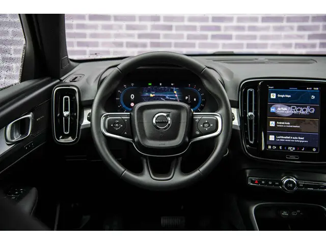 Volvo XC40 2.0 B4 Plus Dark 2025 Benzine 3