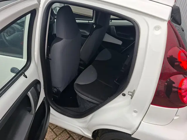 Peugeot 107 1.0 Airco Rijklaar 2012 Benzine 12