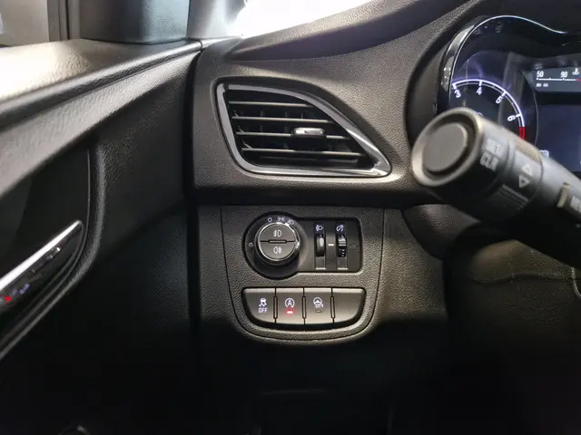 Opel KARL 1.0 Rocks Online Edition| Navi| 2018 Benzine 18