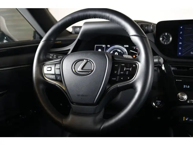 Lexus ES 300h Business Line 2024 Hybride Benzine 23