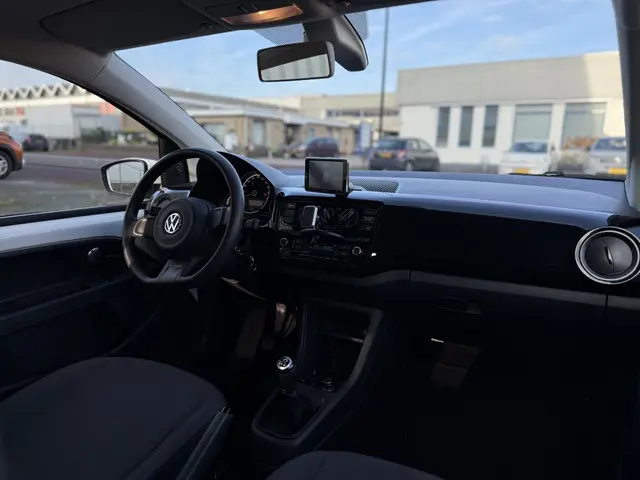 Volkswagen up! 1.0 move up! | BlueM. | Airco | Navi | 2016 CNG 3