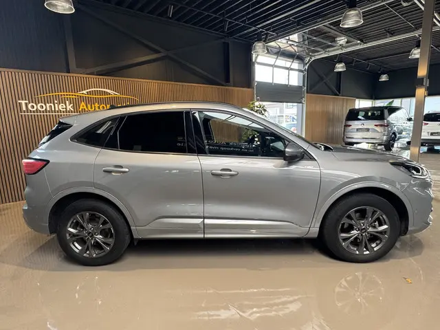 Ford Kuga 2.5 PHEV ST-Line 2022 Hybride Benzine 2